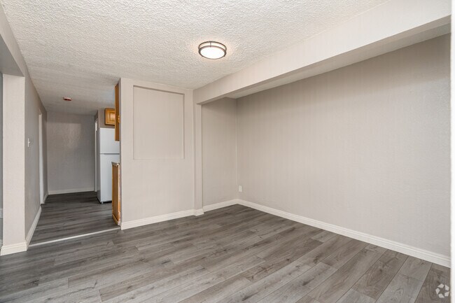 1BR, 1BA - 896SF - Dining Room - 443-447 1/2 Ulysses St.