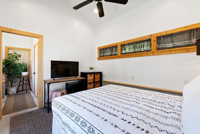 Building Photo - 30 Magnolia Dr