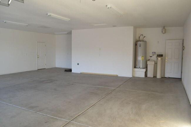 Building Photo - 651 Wayside Dr