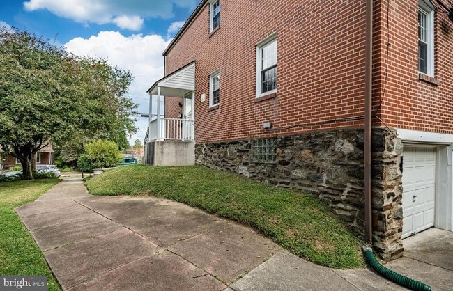 Building Photo - 4234 Valley Rd