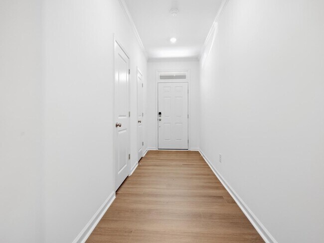Building Photo - 214 Deercroft Dr