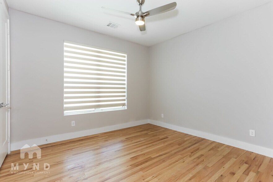 Building Photo - 2345 Vagas St