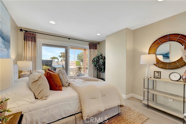 Building Photo - 509 W Balboa Blvd