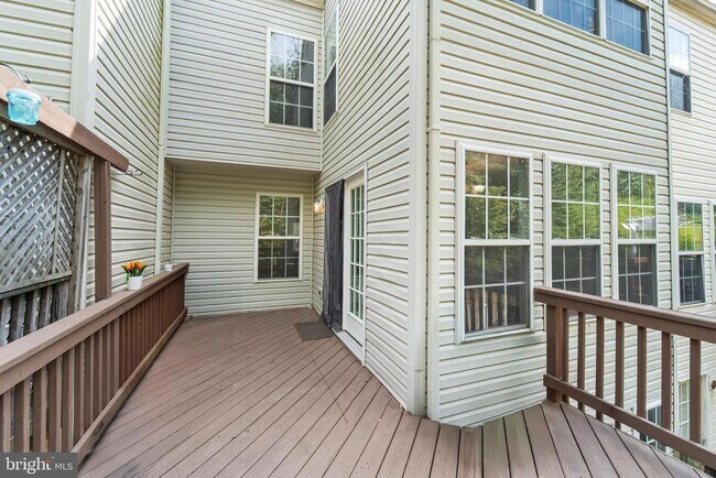 Building Photo - 15743 Viewpoint Cir