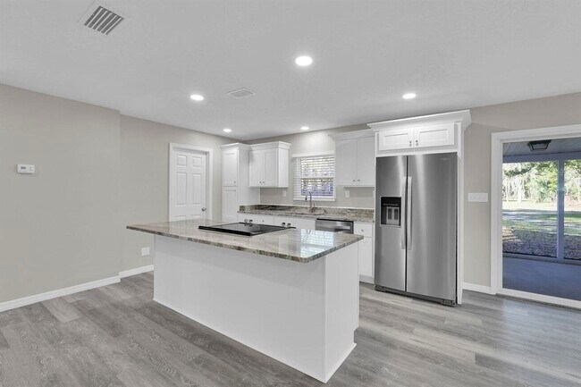 Building Photo - 855 S Holmes Blvd