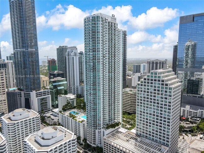 Building Photo - 950 Brickell Bay Dr