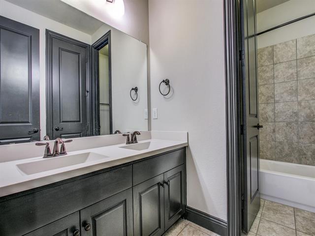 Building Photo - 6201 Savannah Oak Trail