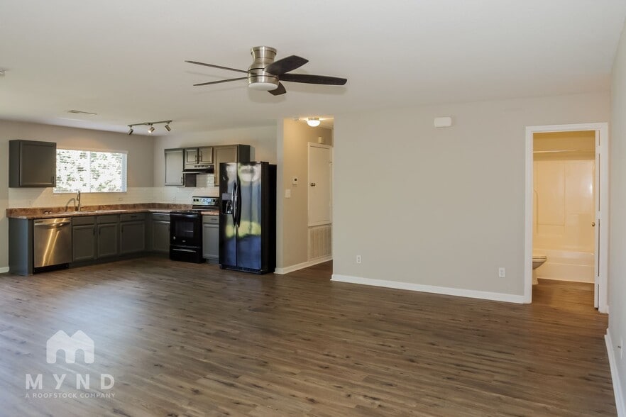 Building Photo - 15188 Mill Valley Dr