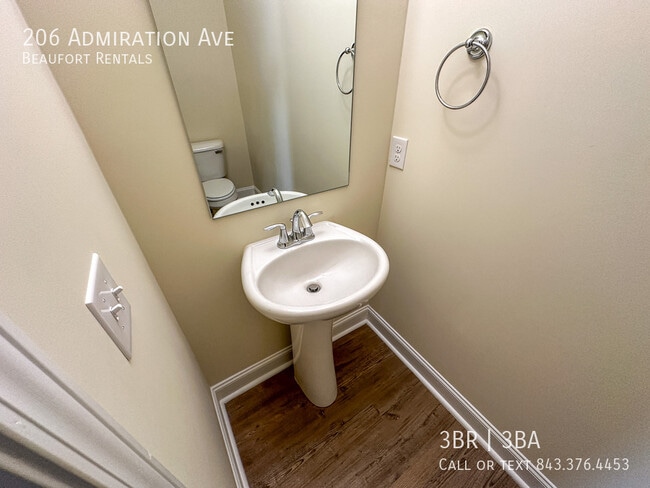 Building Photo - 206 Admiration Ave