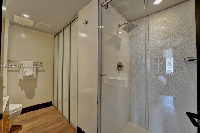 Building Photo - 3610 Yacht Club Dr