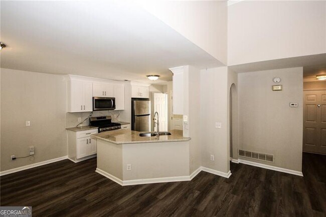 Building Photo - 121 Stoneforest Dr