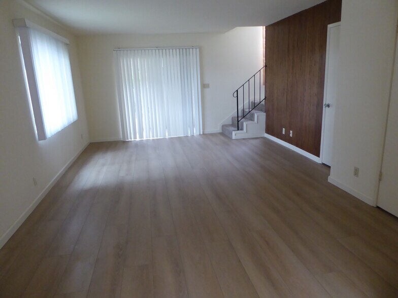 Building Photo - 246 Ellwood Beach Dr