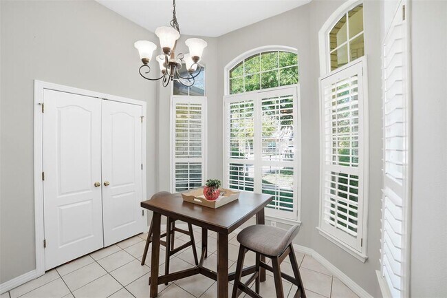 Building Photo - 409 E Austin Ave