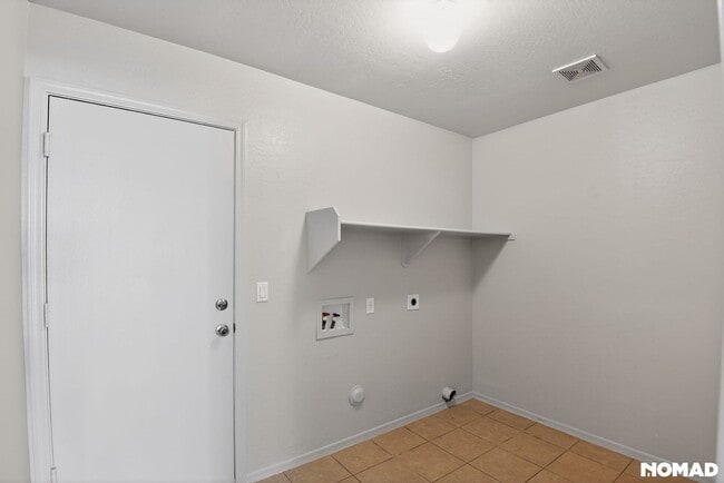 Building Photo - 22066 W Solano Dr