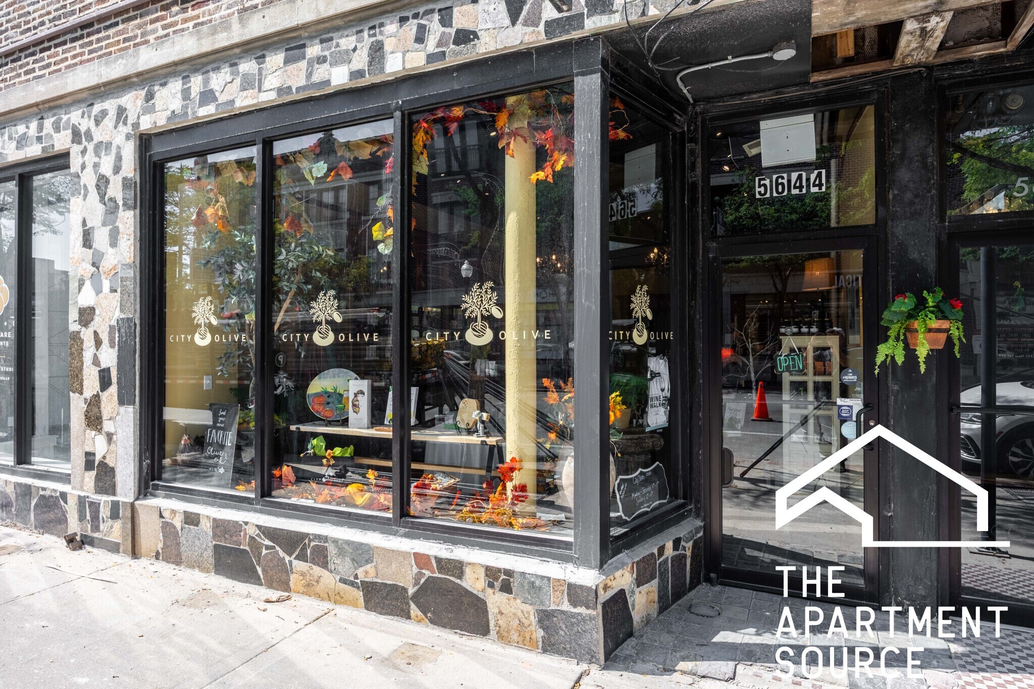 Building Photo - 1553 W Hollywood Ave