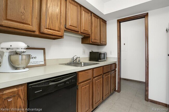 Building Photo - 27330 Sandy Hill Ln