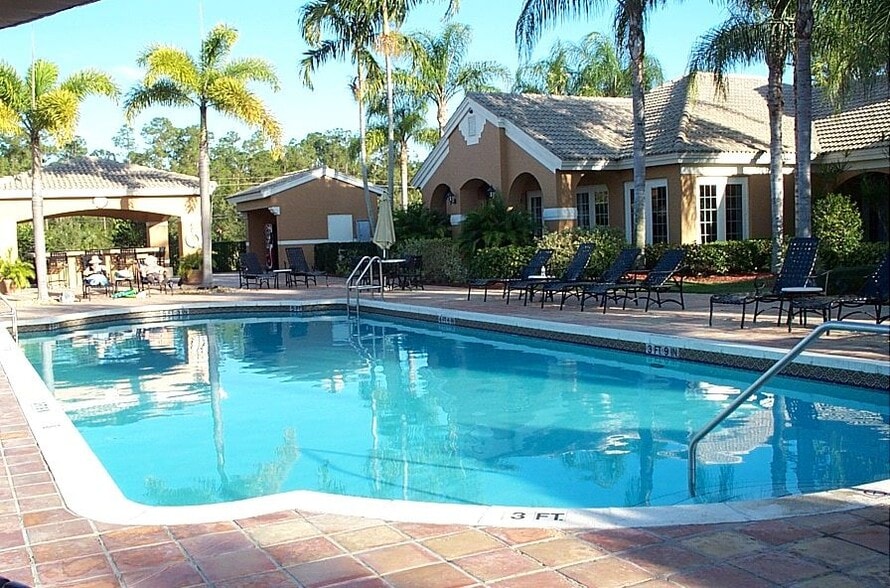 Building Photo - 1885 Florida Club Dr