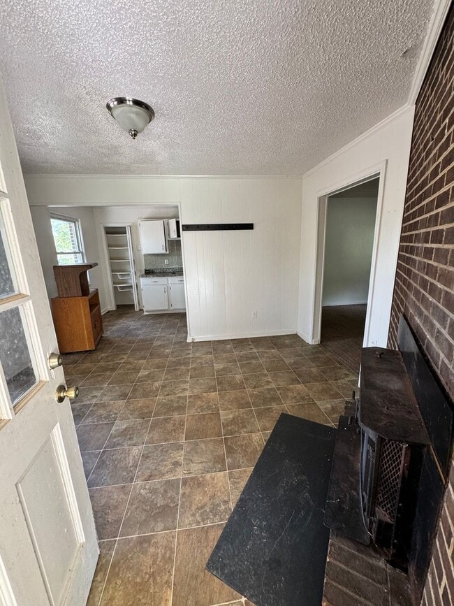 Building Photo - (Currently working on the property) 3/2 in...