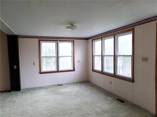 Building Photo - 713 E Carol St