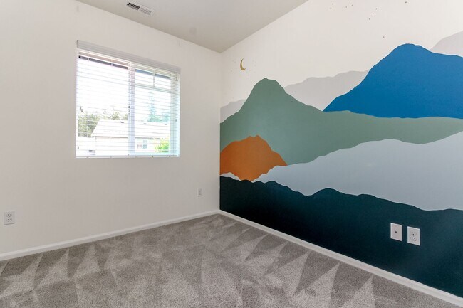 Building Photo - 3684 London Loop NE