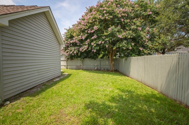 Building Photo - 112 Dusty Trail Ln