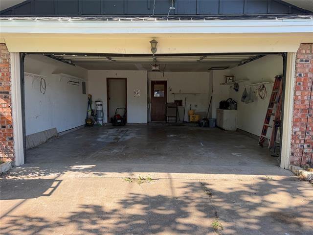 Building Photo - 2406 Broadview St