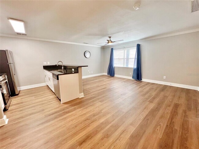 Building Photo - 9105 Tudor Dr