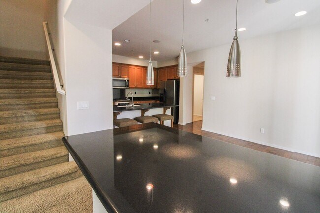 Building Photo - 4 bedroom 2.5 bathroom condo in Broad Street Village Complex