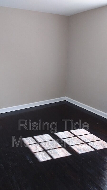 Building Photo - 605 Robison Dr