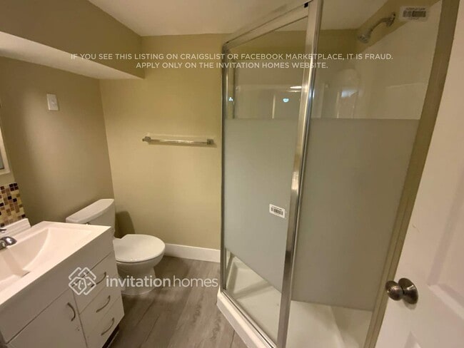 Building Photo - 1869 Oxford St N