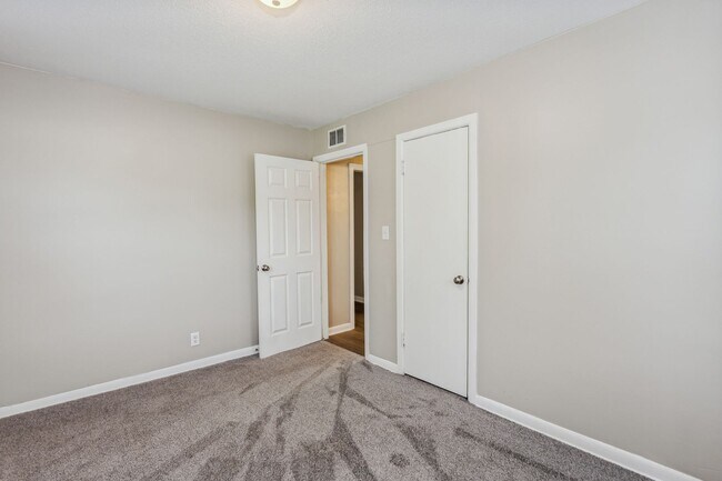 Building Photo - Spacious 4 bedroom home with 2 car garage