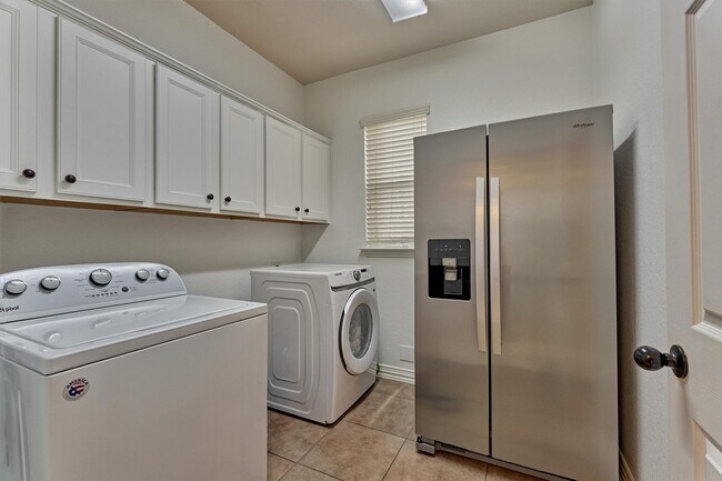 Building Photo - 18 Wyckham Cir