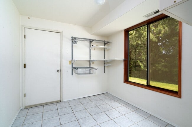 Building Photo - 4-Bedroom Home 2.5 Bathrooms, Mount Vernon