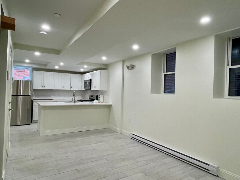 Building Photo - 47 Charter St