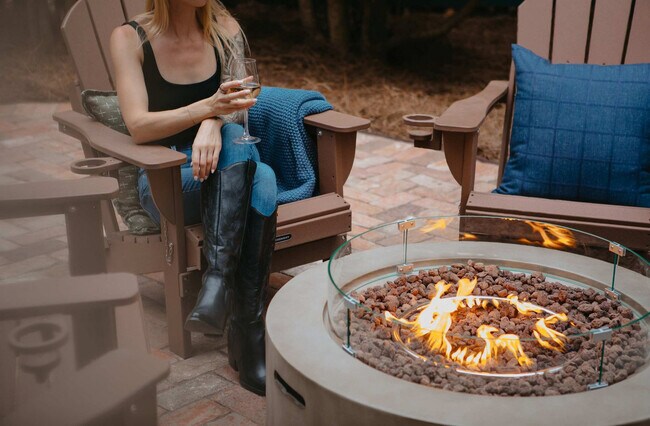 Building Photo - 946 Magnolia St SE