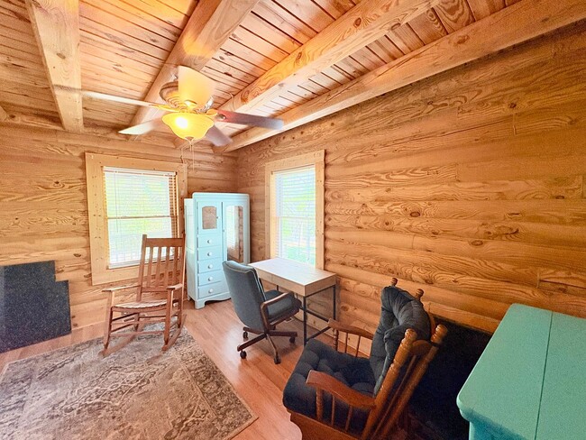 Building Photo - 413 Skyview Dr