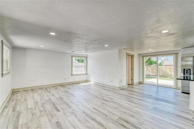 Building Photo - 1300 Melonwood Ave