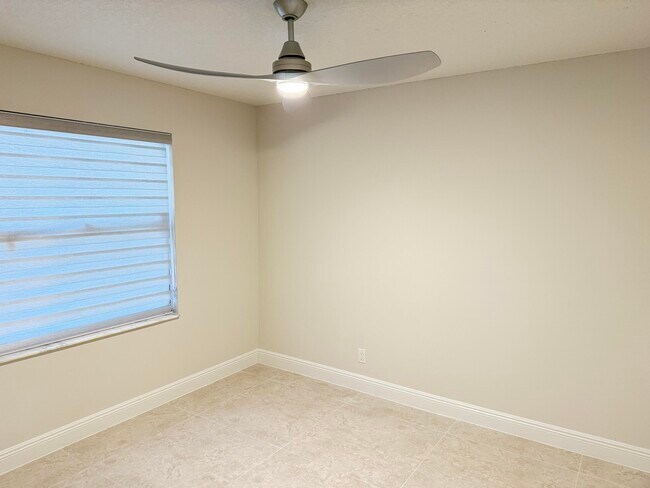 Building Photo - 1065 Mulberry Pl