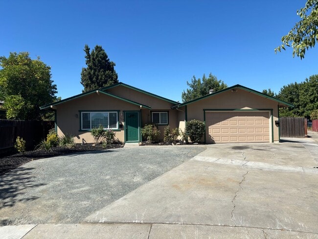 Primary Photo - Terrific Brentwood location at the end of ...
