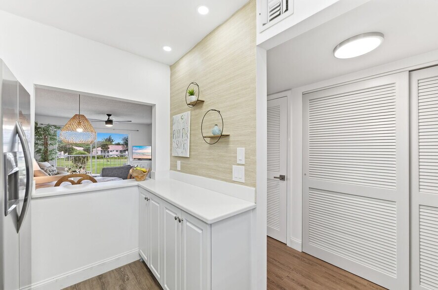 Building Photo - 300 Forest Lakes Blvd