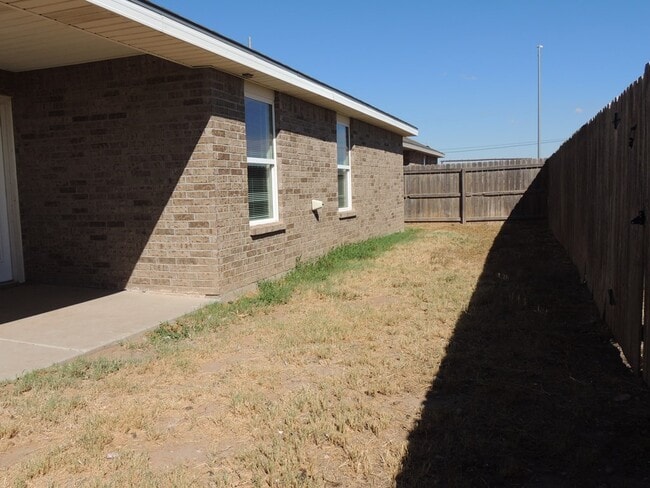Building Photo - 9912 Agave Ave