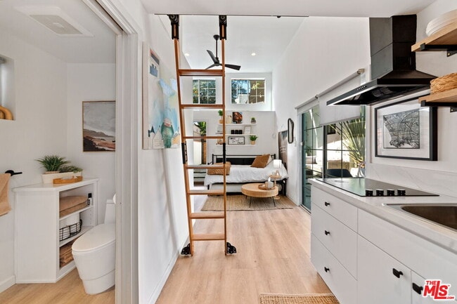 Building Photo - 358 N Bronson Ave