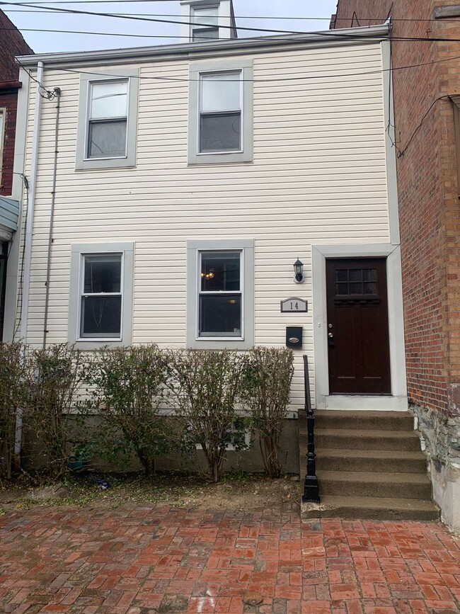 Building Photo - North Shore - 4 BR, 2 Bath with High-End K...