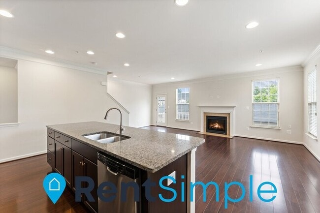 Building Photo - 7827 Crescent Park Dr