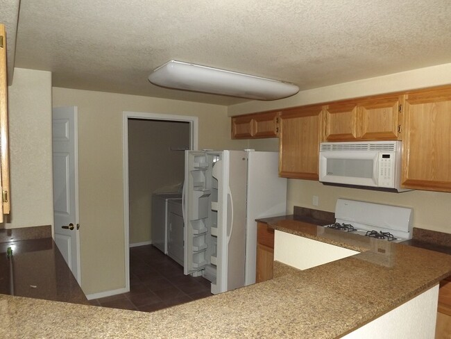 Building Photo - VERY CUTE 2 BEDROOM CONDO IN GATED COMMUNI...