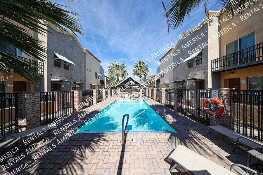 Building Photo - 1406 W Main St