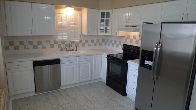 Building Photo - 14122 Bateau Dr