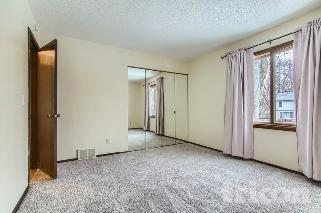 Building Photo - 3401 75th Ave N