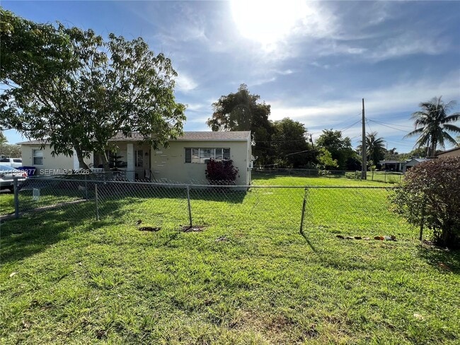 Building Photo - 1001 S 22nd Ct