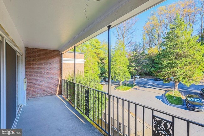 Building Photo - 3535 Chevy Chase Lake Dr